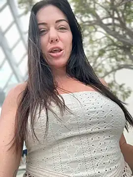 LilliThelo online show from 10.22.25