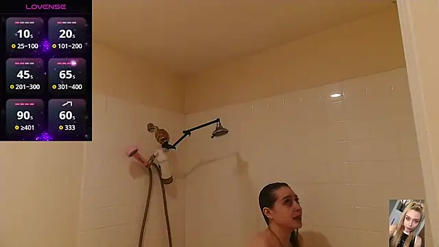 Snapshot of Blondiewithanass chatting on 12.18.25 Blondiewithanass online show from 12.18.25