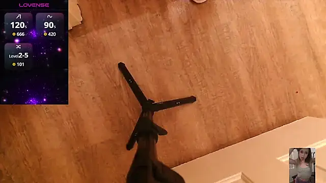 Snapshot of Blondiewithanass chatting on 12.20.25 Blondiewithanass online show from 12.20.25