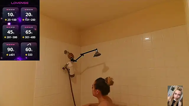 Snapshot of Blondiewithanass chatting on 12.21.25 Blondiewithanass online show from 12.21.25