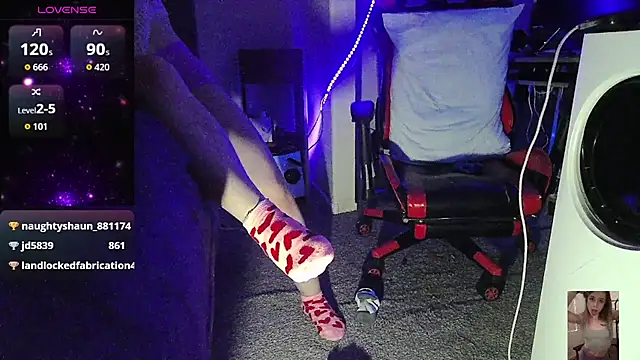 Snapshot of Blondiewithanass chatting on 01.10.26 Blondiewithanass online show from 01.10.26