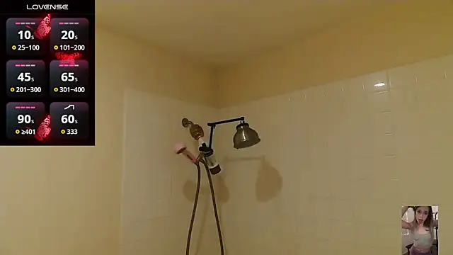 Snapshot of Blondiewithanass chatting on 03.28.26 Blondiewithanass online show from 03.28.26