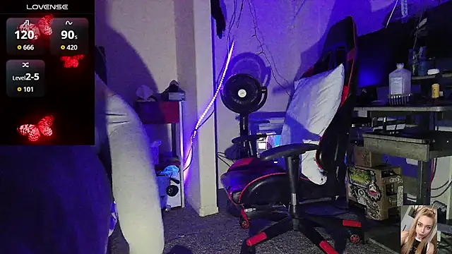 Snapshot of Blondiewithanass chatting on 04.07.26 Blondiewithanass online show from 04.07.26