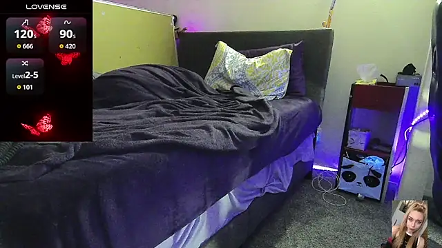 Snapshot of Blondiewithanass chatting on 04.10.26 Blondiewithanass online show from 04.10.26