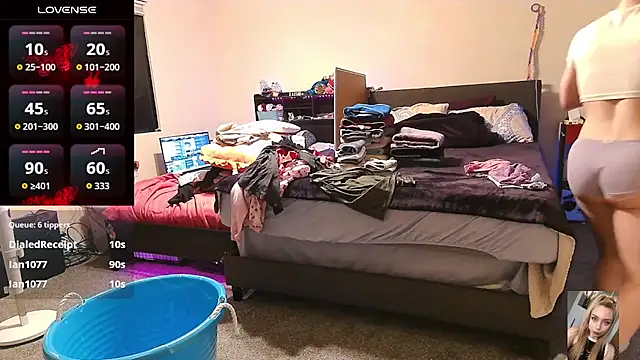 Snapshot of Blondiewithanass chatting on 04.16.26 Blondiewithanass online show from 04.16.26