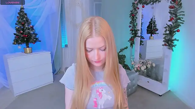 Laly Peach online show from 01.06.25