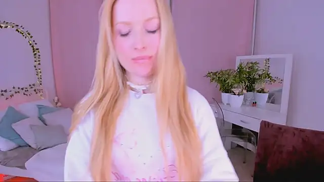 Laly Peach online show from 03.08.25