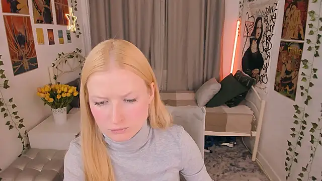 Laly Peach online show from 10.11.25