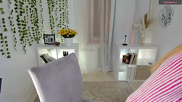 Laly Peach online show from 01.14.26