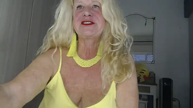 Snapshot of THESensualhorny chatting on 02.18.25 THESensualhorny online show from 02.18.25