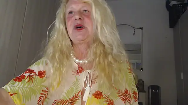 Snapshot of THESensualhorny chatting on 02.20.25 THESensualhorny online show from 02.20.25