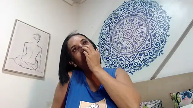 Snapshot of mom_xxx chatting on 03.18.25 mom xxx online show from 03.18.25