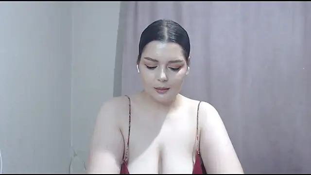 Snapshot of ohhhMie chatting on 07.28.26 ohhhMie online show from 07.28.26
