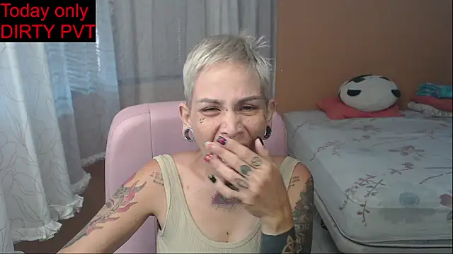 Snapshot of moon_cat85 chatting on 05.21.26 moon cat85 online show from 05.21.26