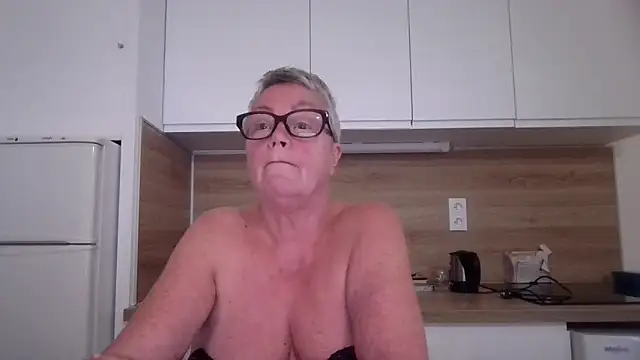 GrannyChrissy68 online show from 09.21.25