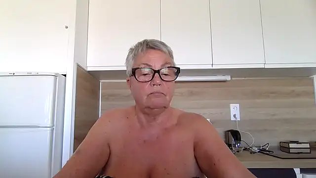 GrannyChrissy68 online show from 09.22.25