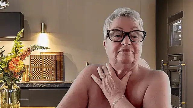 GrannyChrissy68 online show from 03.03.26