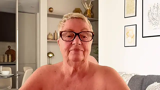GrannyChrissy68 online show from 04.08.26