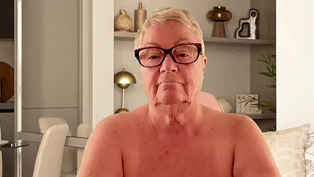 GrannyChrissy68 online show from 04.10.26