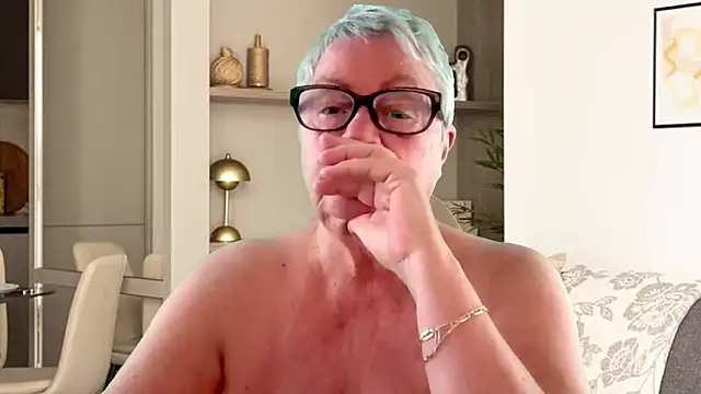 Snapshot of GrannyChrissy68 chatting on 04.17.26 GrannyChrissy68 online show from 04.17.26