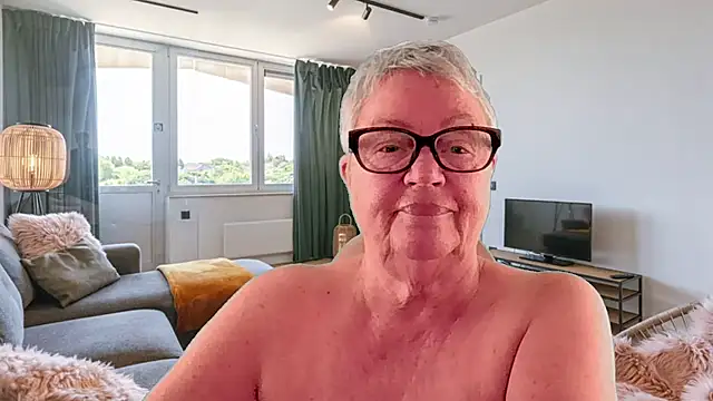 Snapshot of GrannyChrissy68 chatting on 04.18.26 GrannyChrissy68 online show from 04.18.26