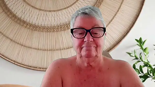 Snapshot of GrannyChrissy68 chatting on 04.19.26 GrannyChrissy68 online show from 04.19.26