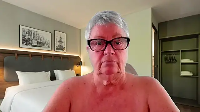 Snapshot of GrannyChrissy68 chatting on 04.19.26 GrannyChrissy68 online show from 04.19.26