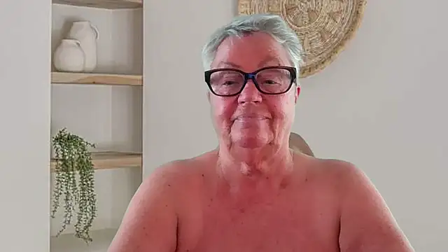 Snapshot of GrannyChrissy68 chatting on 04.25.26 GrannyChrissy68 online show from 04.25.26