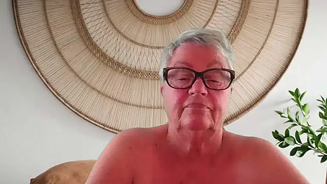 Snapshot of GrannyChrissy68 chatting on 04.27.26 GrannyChrissy68 online show from 04.27.26