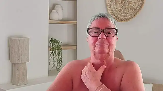 Snapshot of GrannyChrissy68 chatting on 04.29.26 GrannyChrissy68 online show from 04.29.26
