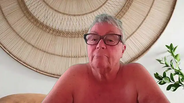 Snapshot of GrannyChrissy68 chatting on 05.10.26 GrannyChrissy68 online show from 05.10.26