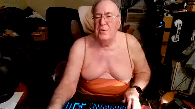 Snapshot of Toastir chatting on 10.15.25 Toastir online show from 10.15.25