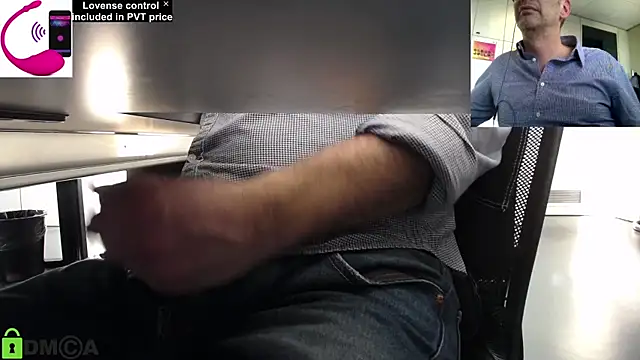 Snapshot of pliko chatting on 02.05.25 pliko online show from 02.05.25