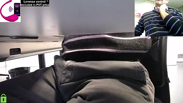 Snapshot of pliko chatting on 03.10.25 pliko online show from 03.10.25