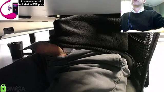 Snapshot of pliko chatting on 03.12.25 pliko online show from 03.12.25