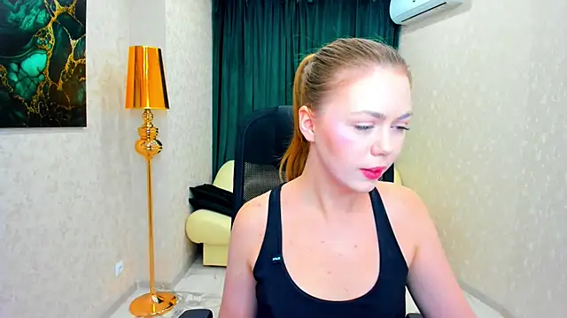 Strawberrye online show from 02.10.25