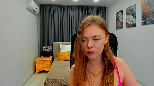 Strawberrye online show from 02.18.25