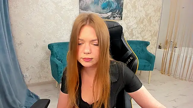 Strawberrye online show from 10.20.25