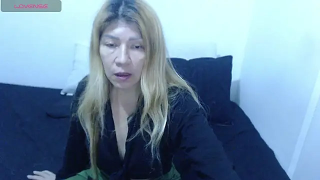 Snapshot of Dulce-Bella chatting on 03.15.26 Dulce-Bella online show from 03.15.26