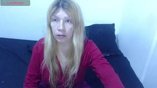 Snapshot of Dulce-Bella chatting on 03.25.26 Dulce-Bella online show from 03.25.26
