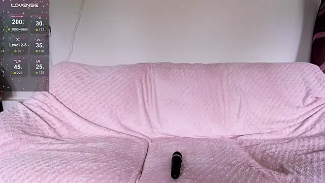 Snapshot of luxurydoll21 chatting on 05.17.26 luxurydoll21 online show from 05.17.26