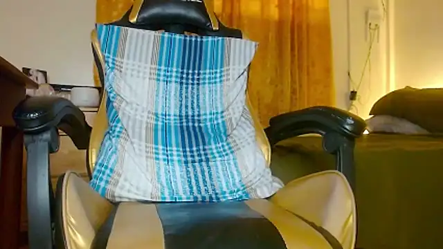 Snapshot of Yukikawaii chatting on 11.13.25 Yukikawaii online show from 11.13.25