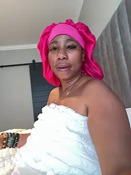 Snapshot of CurvyDesire1 chatting on 05.12.26 CurvyDesire1 online show from 05.12.26