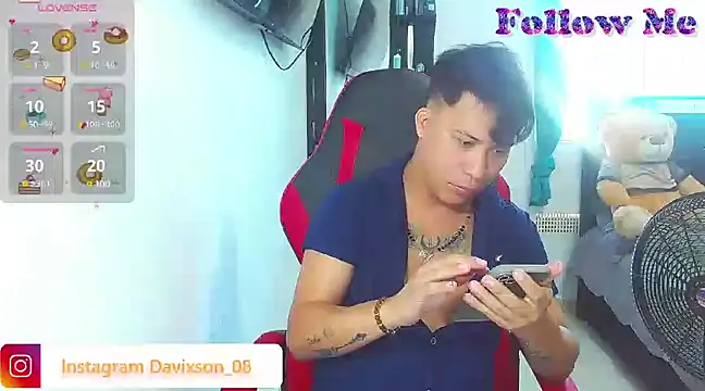 Snapshot of boyhot23x chatting on 01.10.25 boyhot23x online show from 01.10.25