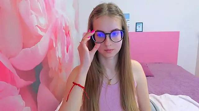 Snapshot of AliceAdams chatting on 03.09.26 AliceAdams online show from 03.09.26