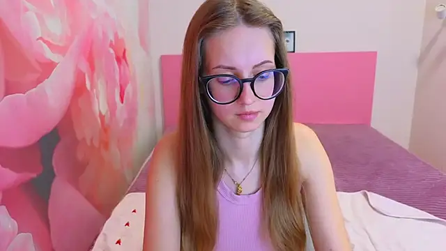 Snapshot of AliceAdams chatting on 04.08.26 AliceAdams online show from 04.08.26