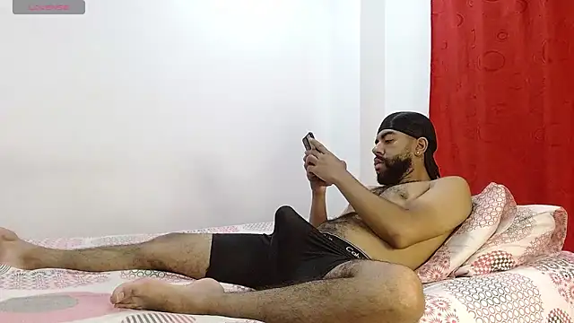 Snapshot of Aroon_Stonne chatting on 02.08.25 Aroon Stonne online show from 02.08.25