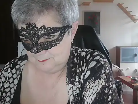 Snapshot of simona60 chatting on 05.15.26 simona60 online show from 05.15.26