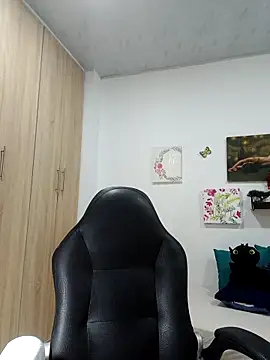 Snapshot of BustyMilf_ chatting on 04.06.26 BustyMilf online show from 04.06.26