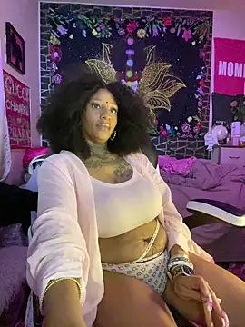 Snapshot of MzParker chatting on 10.09.25 MzParker online show from 10.09.25